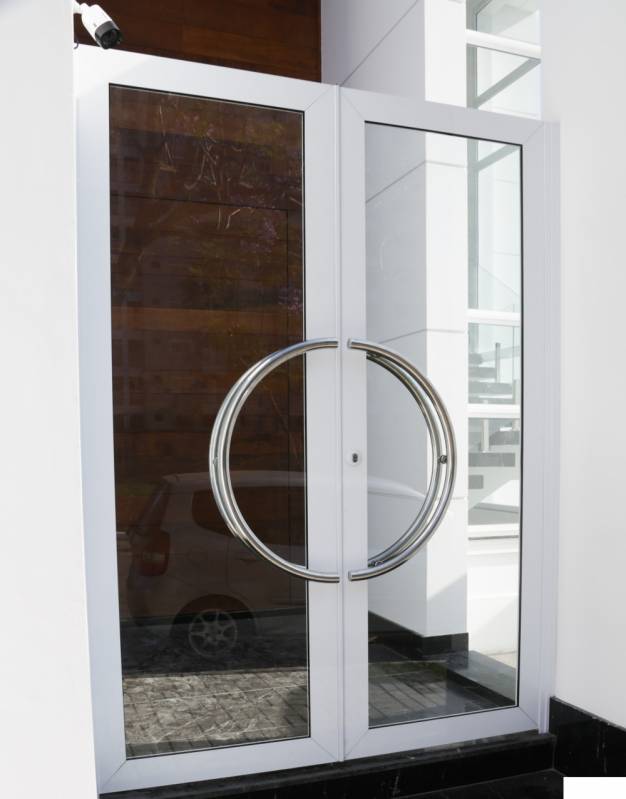 Fabricante de Porta de Alumínio de Abrir 2 Folhas em Salesópolis - Porta de Alumínio Branco com Vidro